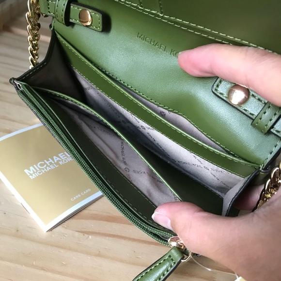 Michael Kors Purse🎈🎈 - Picture 9 of 12